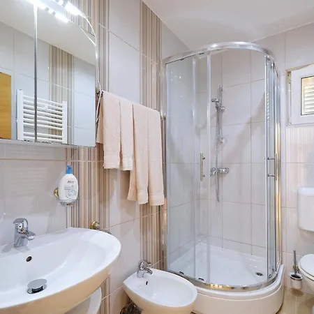 Lägenhet By The Sea Sukosan, Zadar - 15036